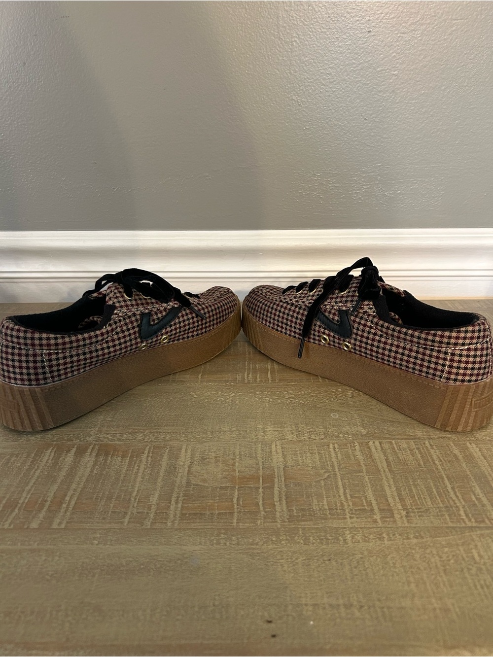 Tretorn Women’s Nylite Plus Bold Burgundy Plaid Sneakers, Size 6M - Picture 6 of 9